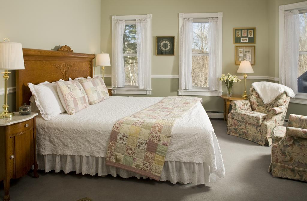 The Maple Leaf Inn Barnard Room photo